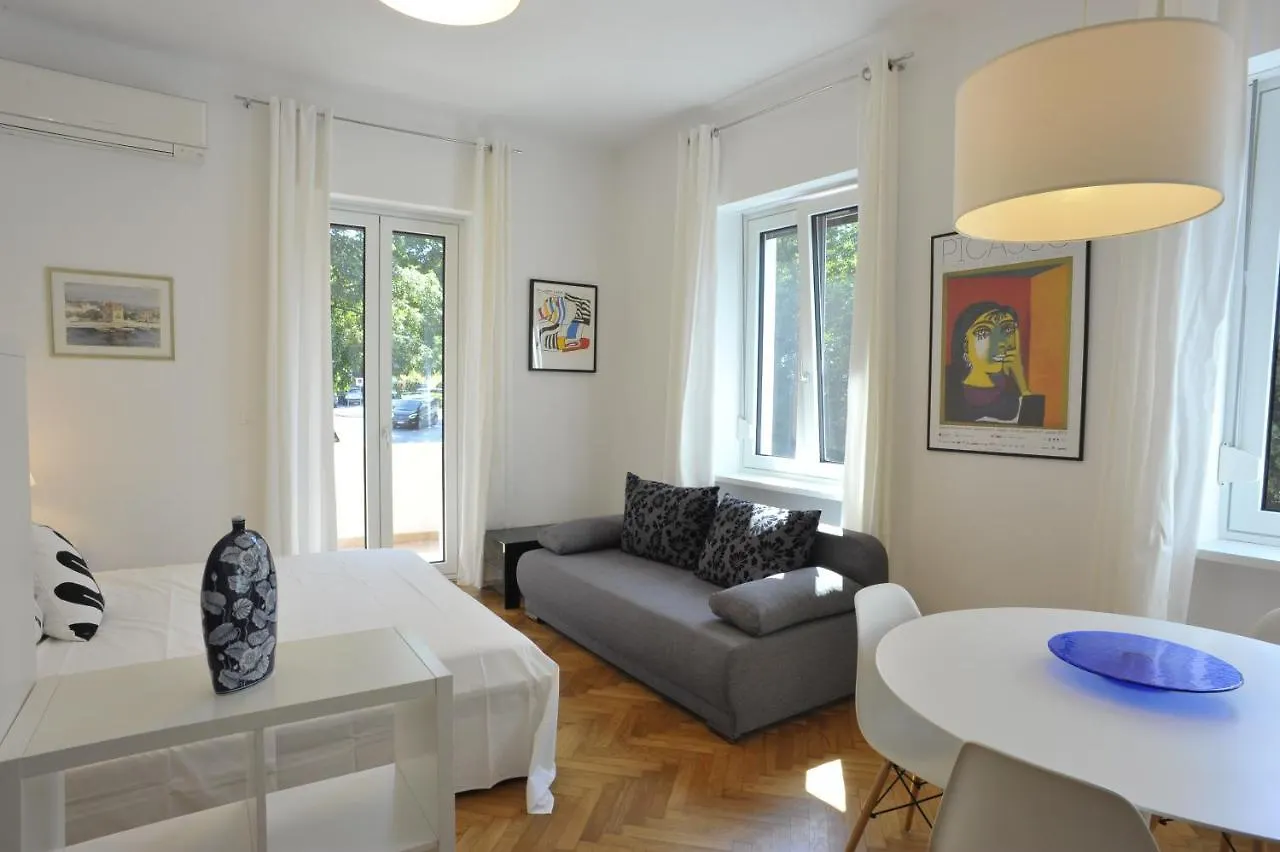Apartment Oberon Ρόβινι 0*,